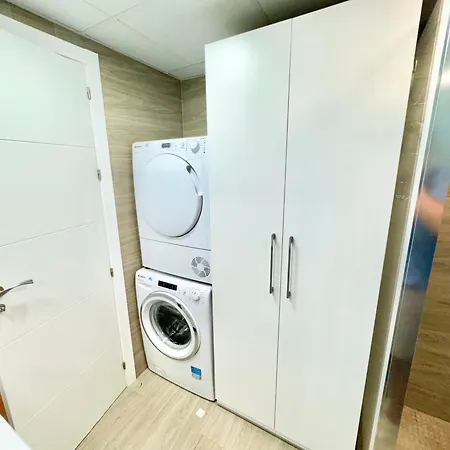 Front In Pyr Apartment *